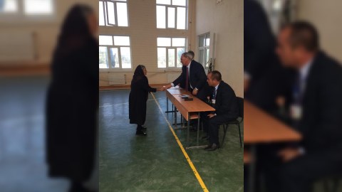  Fəzail Ağamalının seçicilərlə görüşündə rəqibi namizədliyindən imtina etdi –  FOTOLAR