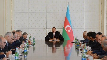 Prezident hökumətin iclasını keçirdi 