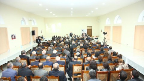 Azay Quliyev rayon ağsaqqallarının xeyir-duasını aldı