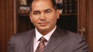 Milyarderin qardaşı deputatlığa namizədliyini geri götürdü