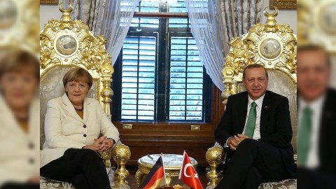Türkiyə rəhbərləri Merkeli cəsarətinə görə alqışladılar - FOTOLAR