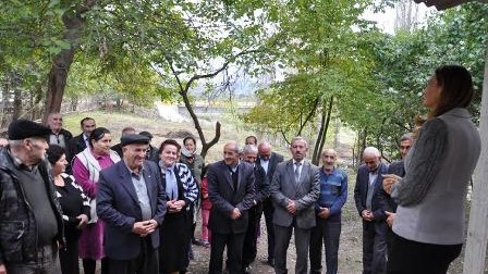Qənirə Paşayeva ön cəbhə kəndlərində seçicilərlə görüşlərini davam etdirir - FOTOLAR