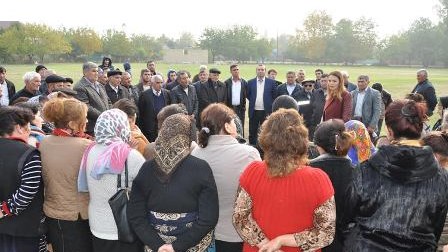 Qənirə Paşayeva seçicilərlə görüşlərini davam etdirir - FOTOLAR