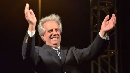 Prezident təyyarədə gənc qızın həyatını xilas etdi