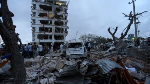 Somalidə mehmanxanaya hücumda 8 nəfər həlak oldu