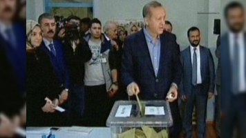 Ərdoğan parlament seçkilərində səs verdi