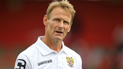 49 yaşında futbola qayıtdı
