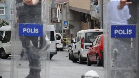 İstanbulda dəhşət: Gömrük məmuru arvadını, oğlunu öldürüb, intihar etdi