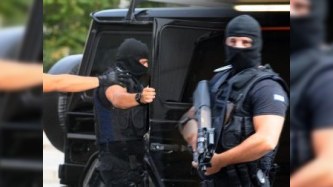 Paris terrorçularının vasitəçisi saxlanlıdı 