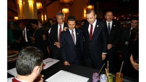 Əliyevlər Antalyada şam yeməyində