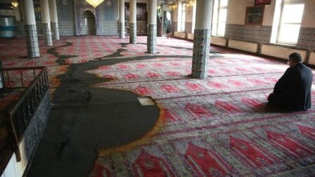 Fransada məscidlər bağlana bilər 