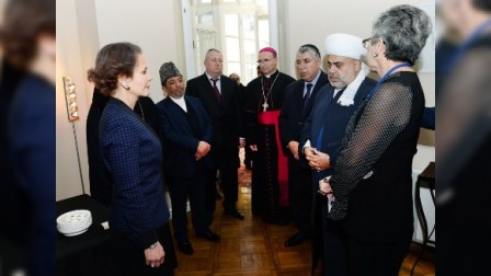  Dini qurumların rəhbərləri Fransa səfirliyində “xatirə kitabı”nı imzalayıblar 