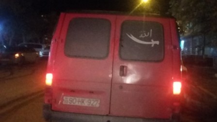 “Ya Hüseyn”... Dini yazılara tapınan sürücülər - Qanunu pozanları Allah necə qoruyur...