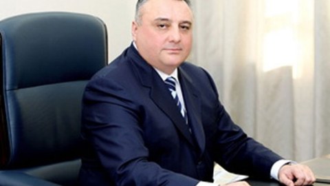 Eldar Mahmudov tabeçiliyində olanları yalnız xüsusi banklardan kredit götürməyə məcbur edib