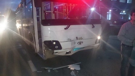  Bakıda sərnişin avtobusu qəza törətdi 