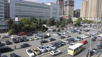 "Şamaxinka"da maşın tuneli üzərindəki parkinq yeri ləğv edildi