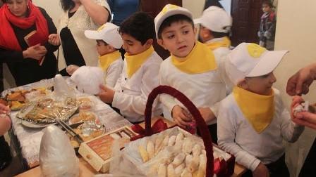 “Biz necə seviniriksə, kimsəsizlər də elə sevinsin” - Məktəbdə YARMARKA