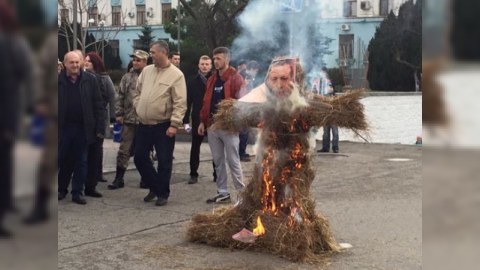 Ruslar Ərdoğanın müqəvvasını yandırdılar - FOTO