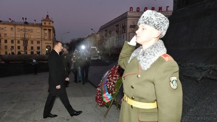 İlham Əliyev “Qələbə” meydanında – FOTO 