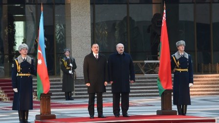 İlham Əliyevin Belarusda rəsmi qarşılanma mərasimi olub