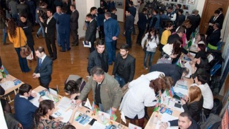  Məzunlara 800-dən çox vakant iş yerləri təklif olunub