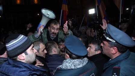 Yerevanda fasiləsiz aksiya - FOTOLAR