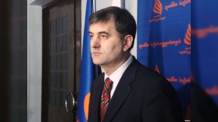Nazirin maşını qəza törətdi, sürücü öldü