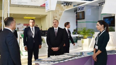 İlham Əliyev sərgidə - FOTO 