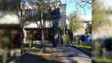 Rəsulzadənin büstü ətrafında təmizlik işləri başlandı - FOTOLAR