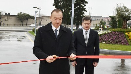 İlham Əliyev Əmlak Məsələləri Dövlət Komitəsinin yeni Mərkəzinin açılışında olub