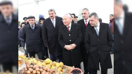 Nazir Sumqayıtdakı yarmarkaya gəldi - FOTO