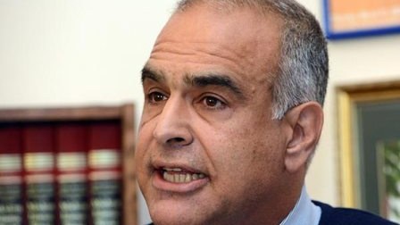  Partiya lideri seçki bülletenini cırıb zibil qutusuna atıb  