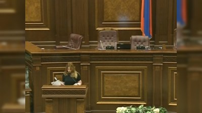 Vitse-spiker deputata: “Bura uşaq bağçası deyil” - VİDEO