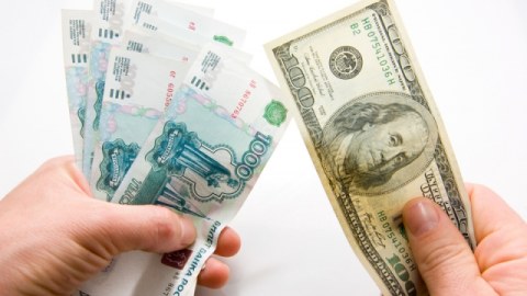 Rubl kəskin ucuzlaşdı - 17 illik rekord təzələndi