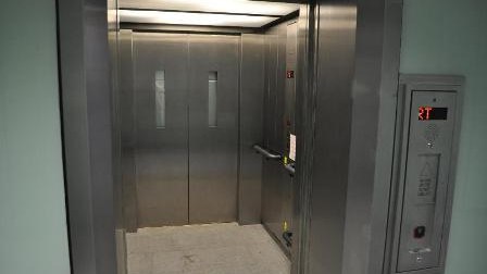 Bakıda liftin şaxtasına düşən tələbənin vəziyyəti çox ağırdır - AÇIQLAMA 