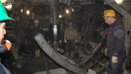Manatın kəskin ucuzlaşması metro tikintisini dayandıracaqmı - AÇIQLAMA