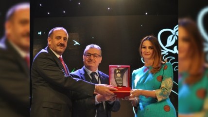 Qənirə Paşayeva Ankarada ödül aldı - FOTO