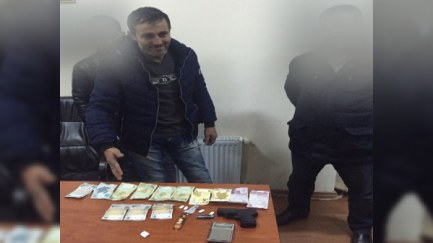 Bakıda tapançanı narkotikə dəyişmək istəyənlər tutuldu
