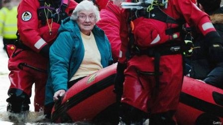  Britaniyada 3500 mülk yuyulma riski altındadır 