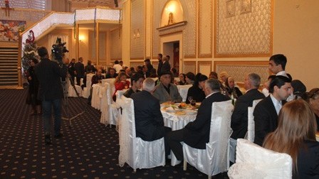 İcra başçısı Həmrəylik Günü münasibətilə köçkünlərlə görüşdü
