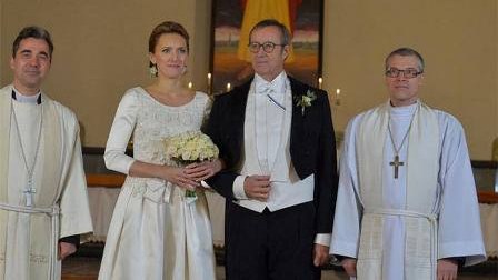 Prezident özündən 24 yaş kiçik xanımla evləndi - FOTOLAR