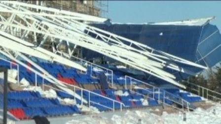  Stadionun dam örtüyü uçub 
