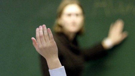 Şikayətçi olan müəllimə CAVAB: “İmtahandan keçsin, işə götürüm”