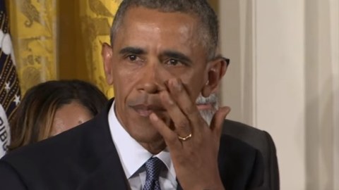 Silah satışına qarşı çıxan Obama gözyaşlarına boğuldu - VİDEO