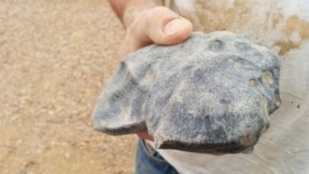  Yerə 4,5 milyard yaşlı meteorit parçası düşdü 