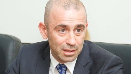 Vahid Mustafayev kütləvi ixtisarlara başladı