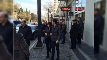 Dollar kəskin ucuzlaşdı, satış dayandı: "Qara bazar" fəallaşdı - FOTOLAR