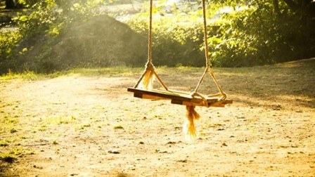 Cəlilabadda 7 yaşlı qız yelləncəkdən yıxılıb öldü 