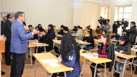 Dillər Universitetində qış imtahan sessiyası izlənildi
