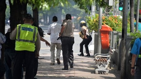 İndoneziya paytaxtında döyüş: 4 terrorçu öldürülüb